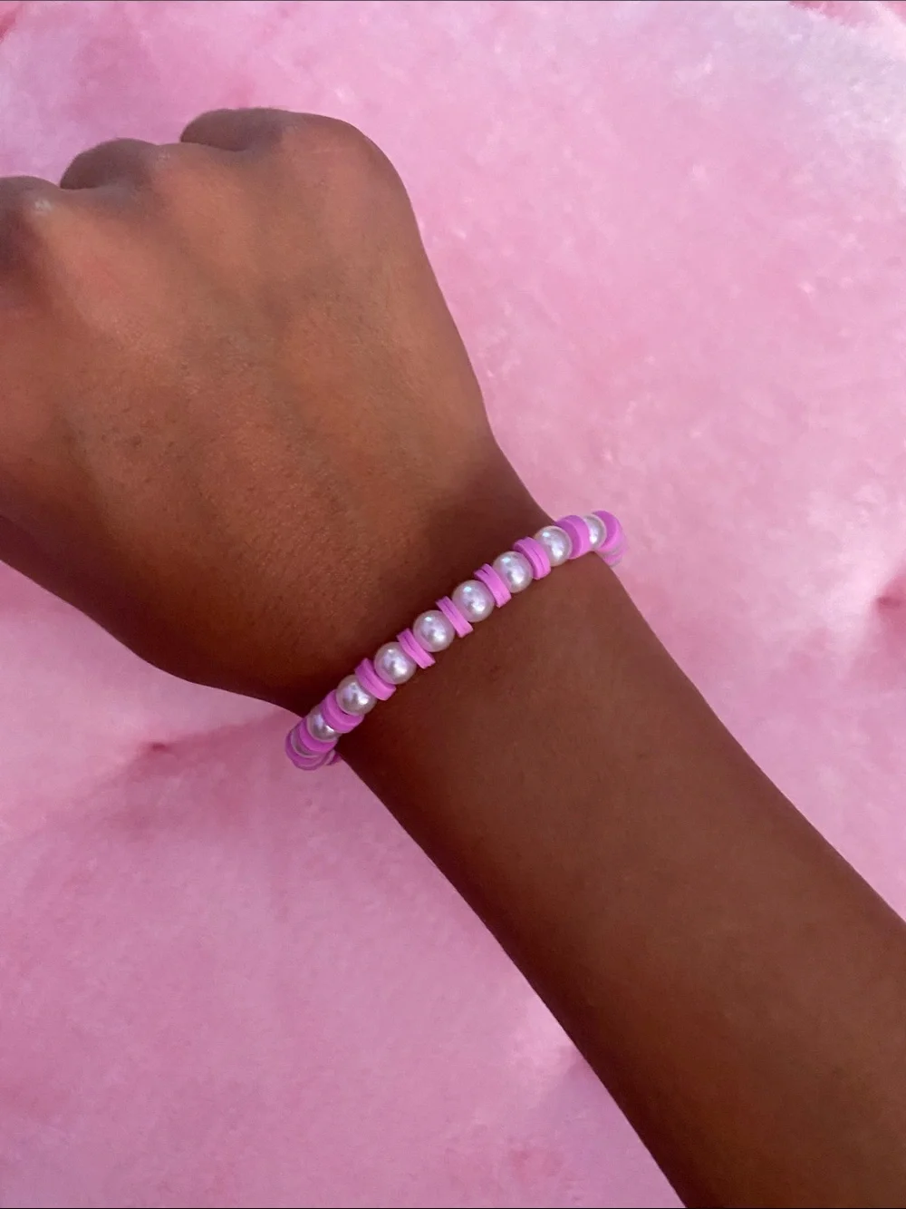 Pink beaded bracelet with pearls